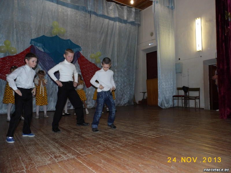 Праздник День матери  24.11.13. P1010980 -  Танцевальная группа "Непоседы" Черевков Илья, Сумароков Артём, Орлов Павел.
