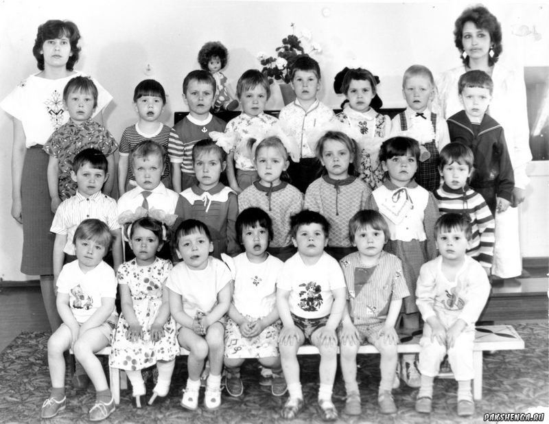 Год 1991 1 ряд: Коробков Дима, Малыш Настя, Лодыгин Саша, Кузьмина Таня, Листов Владик, Кашин Максим, Плашкин Алёша.