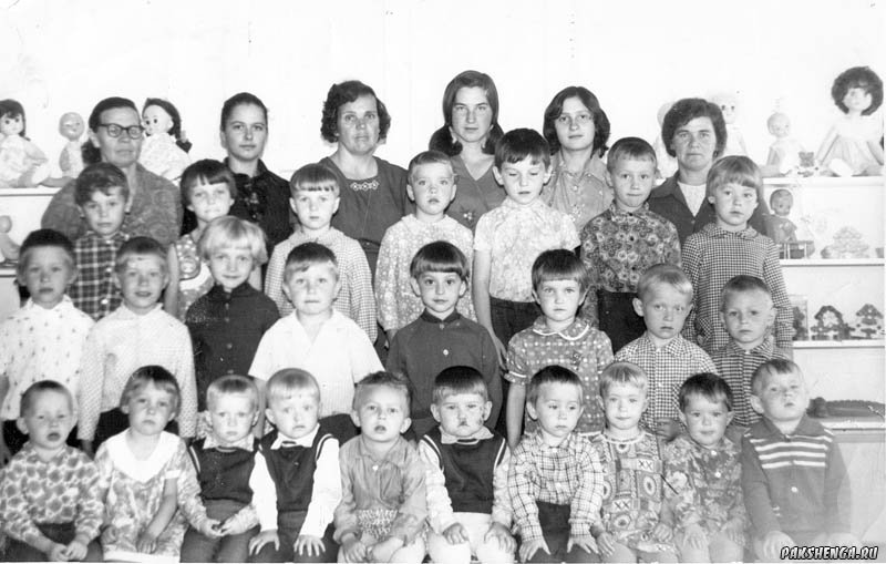 1980 год. 1 ряд: Прилучный Серёжа, Бубенцова Лена, Макаров Серёжа Алекс., Сабуров Алёша, Плашкин Федя, Зиновьев Серёжа,Шаманин Вася, Полякова Вера, Горбунова Люда, Прокопчук Вова.