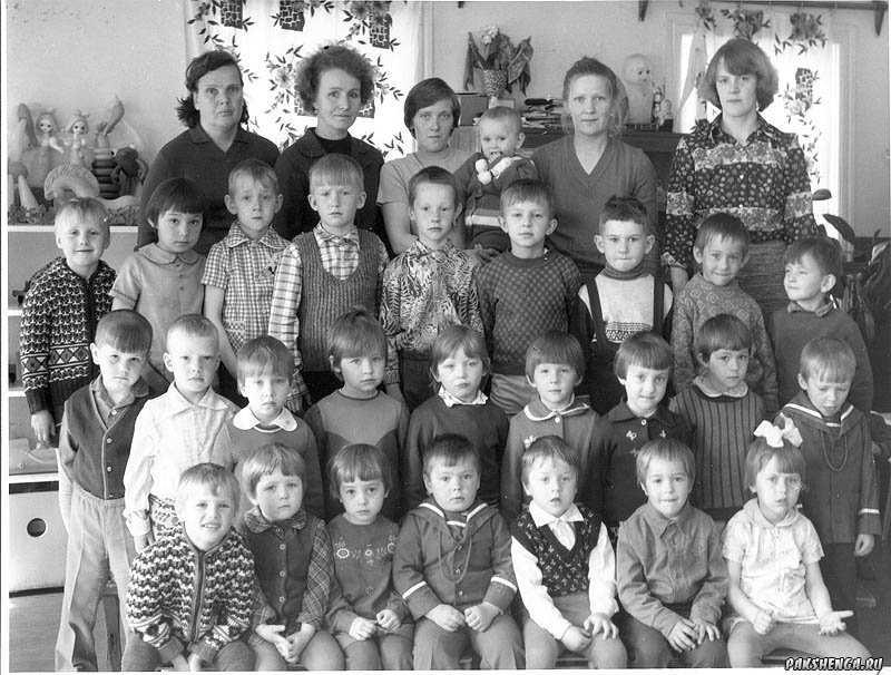 1982 год. 1 ряд: Горбунов Юра, Горбунова Женя, Горбунова Аня, Макаров Алёша, Черевков Виталик, Горбунов Саша, Прокопчук Света.