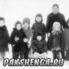 Прогулка в детсаду. 1963 год. Люда, Люда, воспитатель Третьякова Тамара Васильевна, Славик, Надя, Люда, Люба, воспитатель Горбунова Софья Афанасьевна
