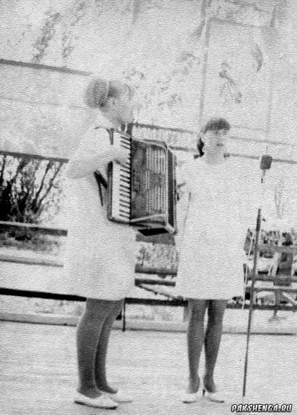 На празднике "День песни". 1960-е годы