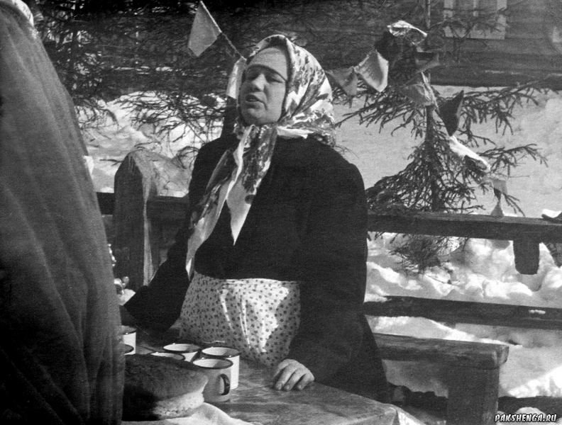 На празднике " Проводы зимы"  Фото 1970-х годов