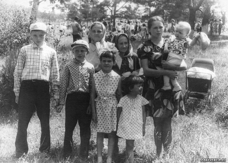 1975 год. Пакшары в г Вельске на празднике "День песни"
