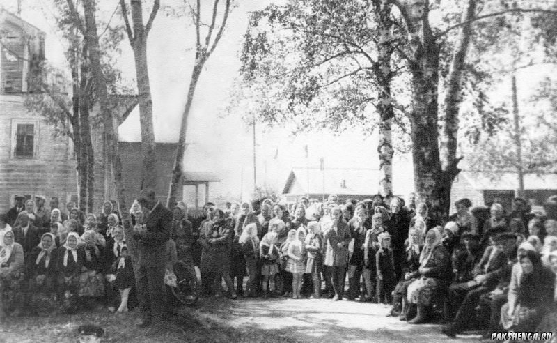 Зрители на празднике "День песни". 1960-е годы