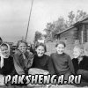 В д. Подгорье, перед зданием школы
