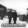 Горбуновы Зоя Николаевна и Александр Никифорович. Деревня Кулаково. На заднем плане - дом Прилучного Пётра Германовича и Анастасии Михайловны  1974 год.