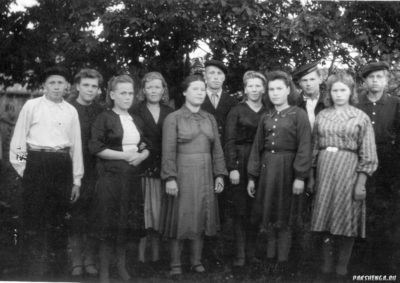 Июль 1948 г.  Лодыгин Николай Николаевич, Буракова (Лодыгина) Лидия Ивановна, ....,   Смирнова Александра Ивановна,..., ..., Лодыгина Валентина Ивановна, ..., ..., ....,   ...,